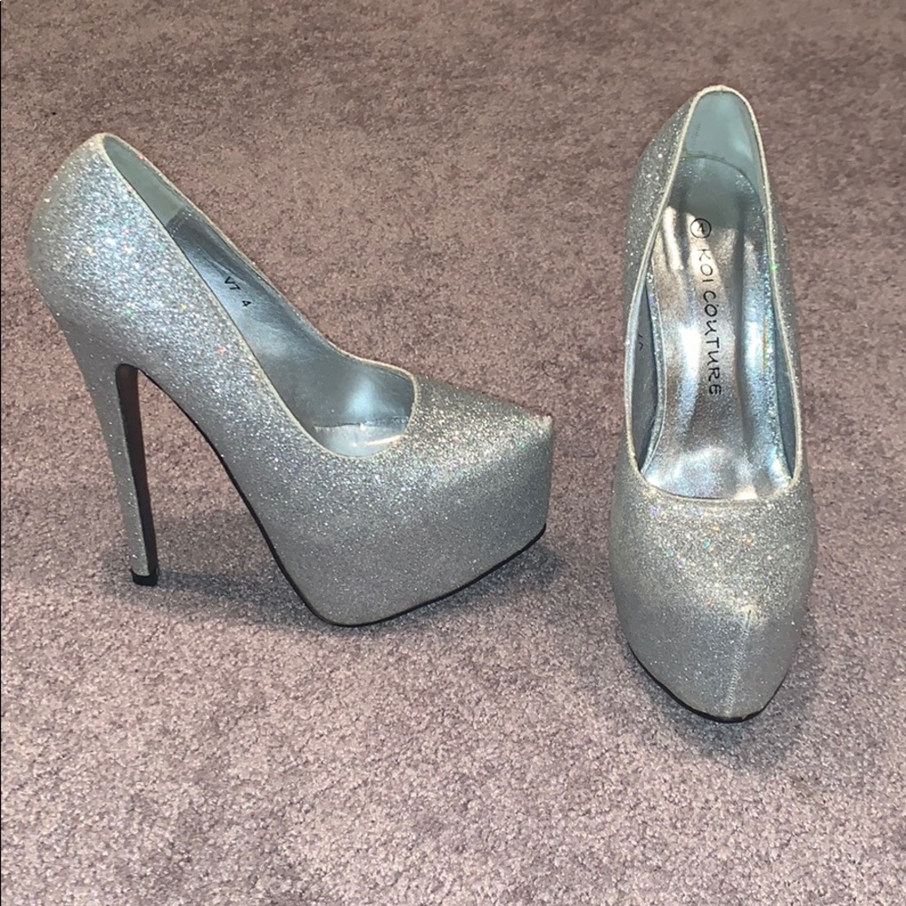 Women’s size 6 heels